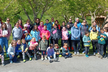 Familias de Yuso visitan las instalaciones del trasvase reversible Ebro-Besaya