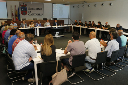 La Mesa de Coordinacin del Oso Pardo celebra su primera reunin entre Gobierno, alcaldes de zonas oseras y Fundacin Oso Pardo