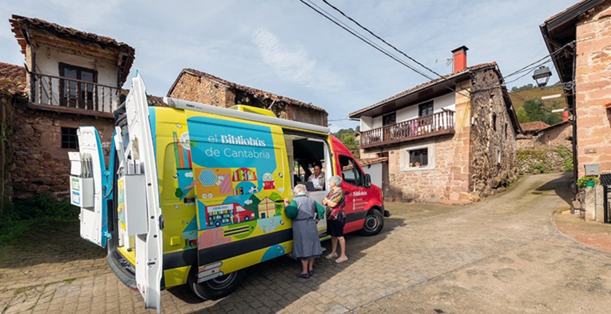 El bibliobus de Cantabria se suma a la actividades organizadas para el Da de las Bibliotecas