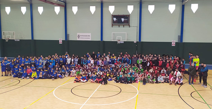 Enmedio participar en el XII Reencuentro de Baloncesto Montaa Palentina con un centenar de jugadores