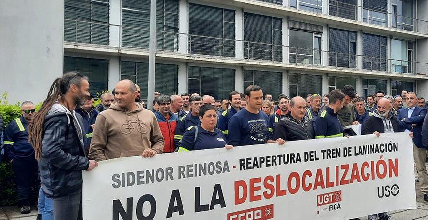 Trabajadores de Sidenor se concentran en la Consejera de Industria para que sus reivindicaciones 
